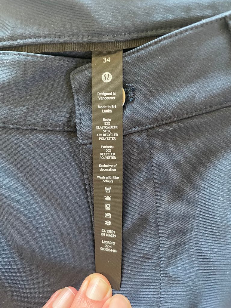 Lululemon's men's pant's size tag.